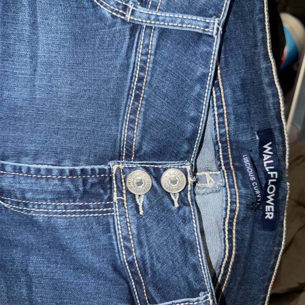 Wallflower Blue Boot Cut Jeans with Cream Embroidered Pocket - Picture 2 of 3